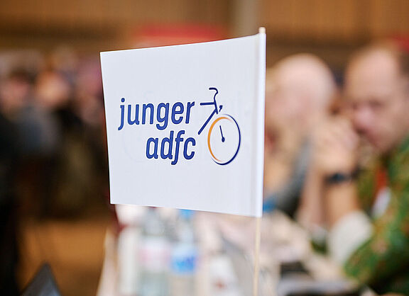 Fahne mit Logo des Jungen ADFC